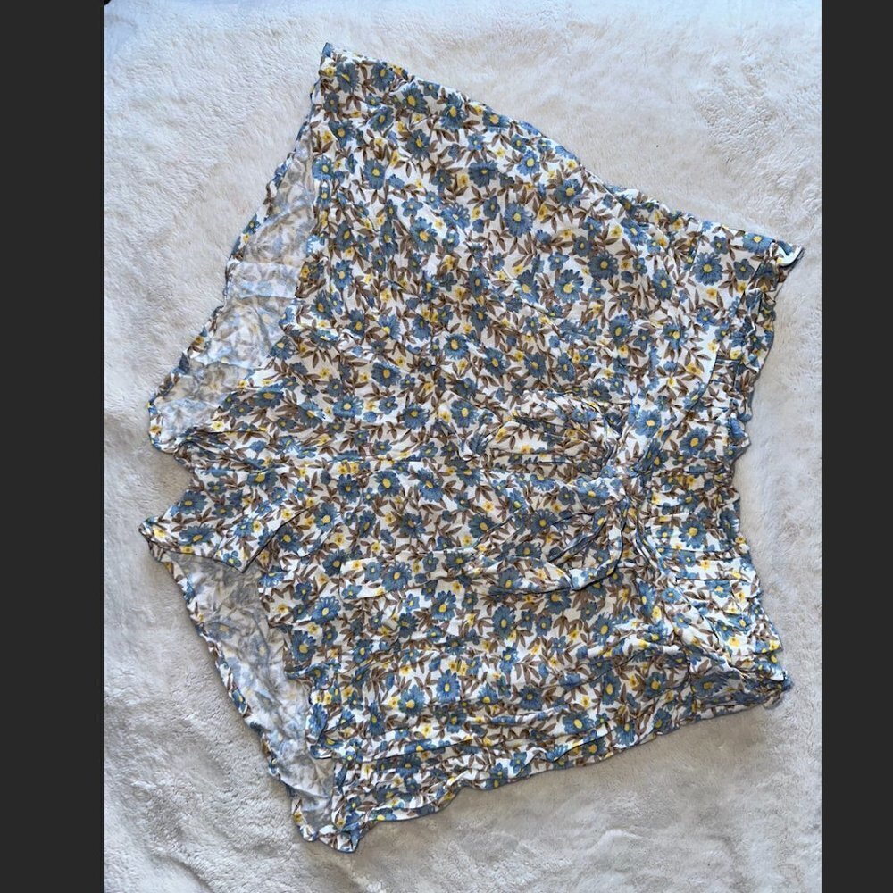 Blue Floral Linen Shorts - Picture 4 of 9